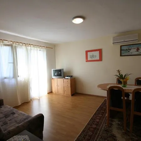 Apartment In Silo/insel Krk 14461